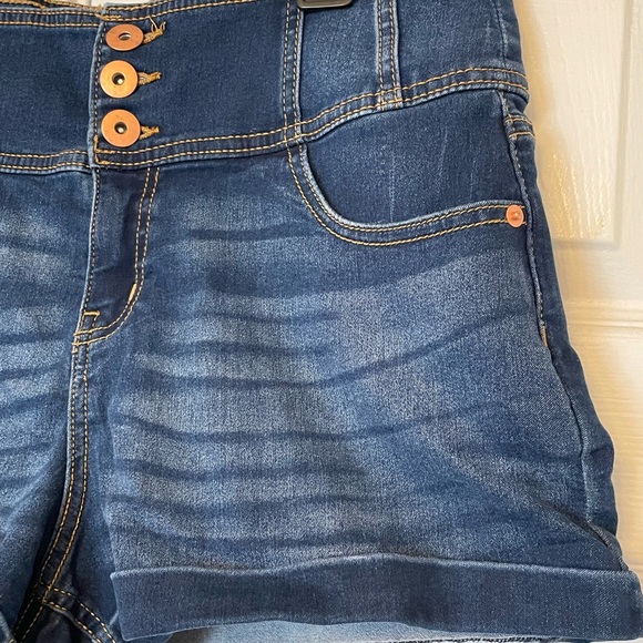 No Boundaries Dark Blue Jeans Short. - Picture 11 of 14